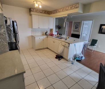 1072 Delta Avenue apartment — Burnaby, BC (3-Bedroom) - 3 Bedroom - Photo 3