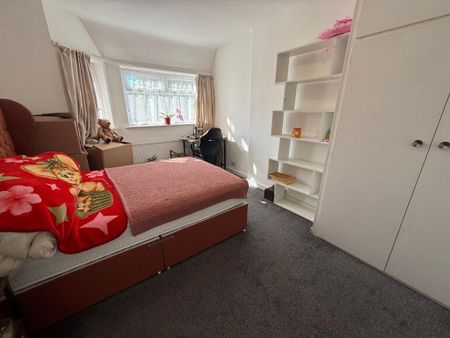 5 bedroom semi-detached house to rent - Photo 4