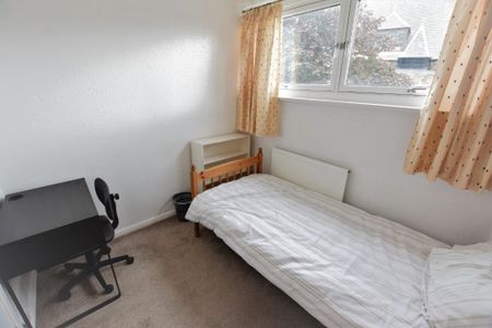 3 bedroom semi-detached house to rent - Photo 3