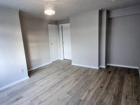 Partly Furnished 3 Bedroom Terrace - Photo 4