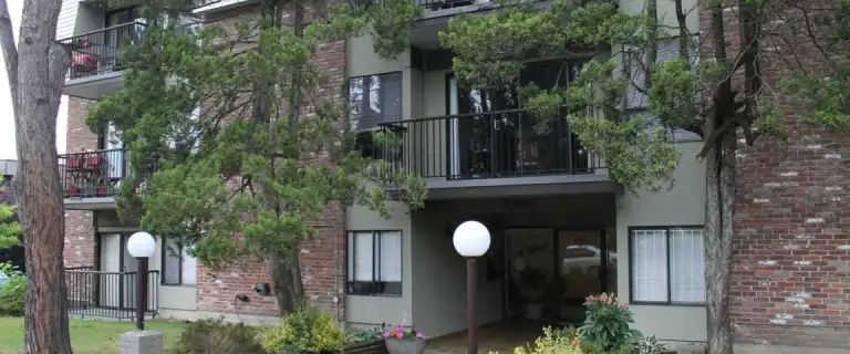 Oak Manor | 3300 Oak Street, Vancouver - Photo 1