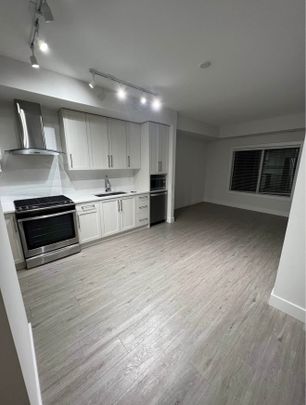 1 bed plus den on lakeshore - Photo 1