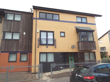 4 bedroom terraced house to rent - Photo 2