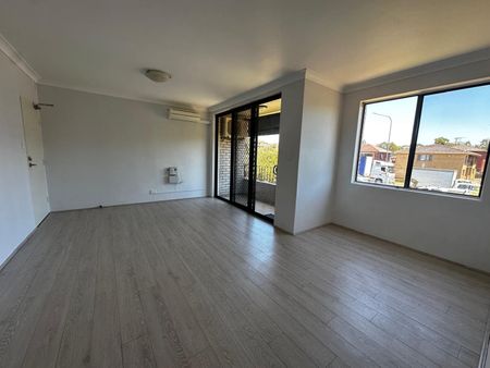 Immaculate first floor apartment - Photo 2