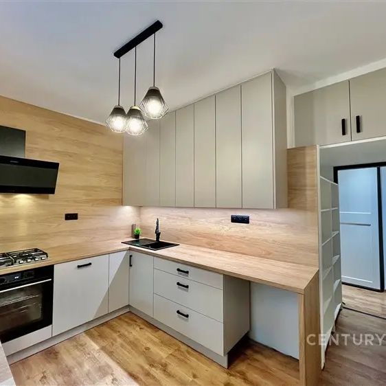 Designový, čerstvě zrekonstruovaný byt 2+1 v srdci Kamenické - Photo 1