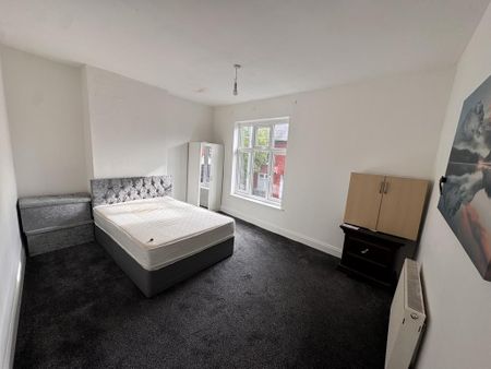 3 bedroom terraced house to rent - Photo 5