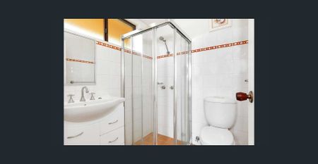 Convenient and Quiet Garden Apartment - Photo 5