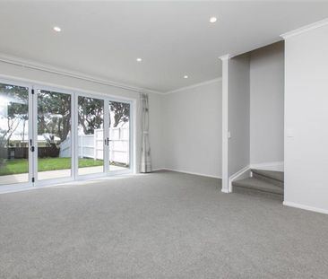 Modern townhouse in Mount Wellington - Photo 3