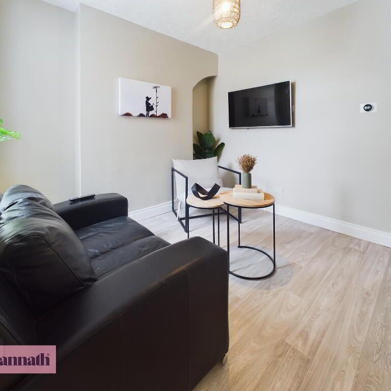 Room 5, 46 Portmore Street, Portadown, Craigavon, BT62 3NF - Photo 1