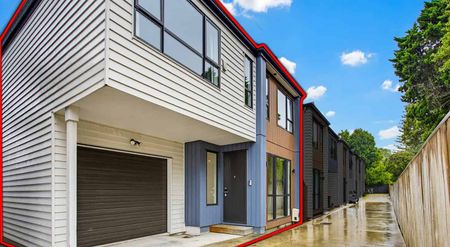 Stylish 4 Bedroom Home in Mt. Wellington - Photo 3