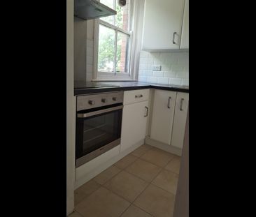 1 Bed Flat, Mansfield Road, NG5 - Photo 2