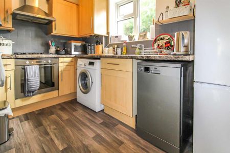 2 bedroom maisonette to rent - Photo 5