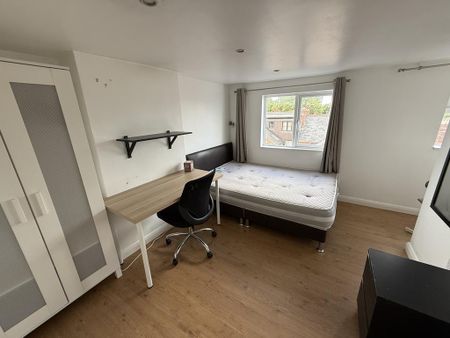 5 bedroom end of terrace house to rent - Photo 5