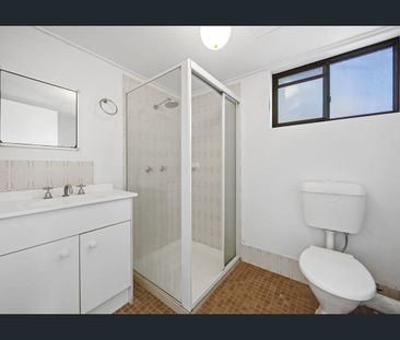 Prime Location Unit – Minutes to CBD & Waterfront - Photo 4