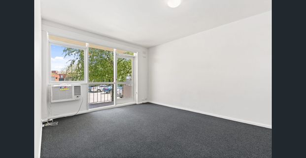 Light-Filled 1 Bedroom Apartment in Prime Armadale Location - Photo 1