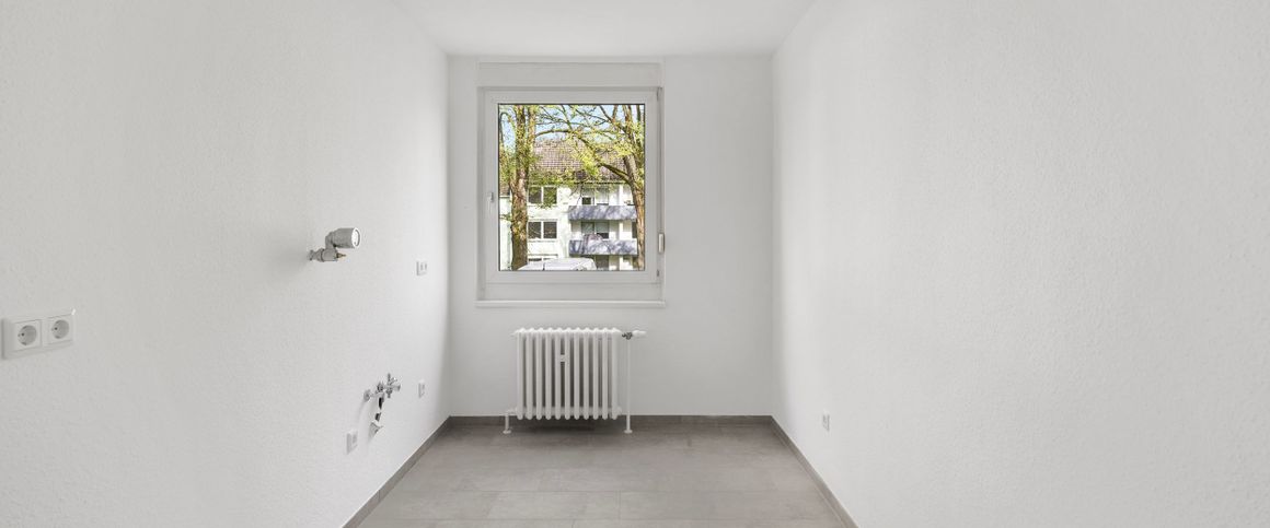 *Dein neues Zuhause* renovierte 4-Zimmerwohnung mit Balkon - Photo 1