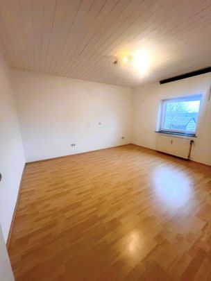 Ideal für 1-2 Personen! Ausgefallene 3-Zimmer-Dachgeschoßwohnung mit Balkon in ländlicher Umgebung - Foto 1