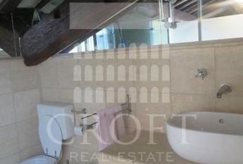 Center-Pantheon: Beautiful fully furnihed modern 1 bedroom, 2 bath loft in Historic building. Quiet, bright, parquet floors, high ceilings, air conditioning, close to services. # 2264