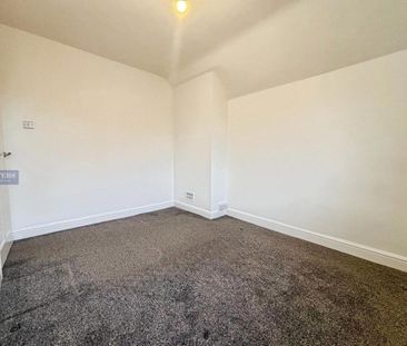 3 bedroom end of terrace house to rent - Photo 4