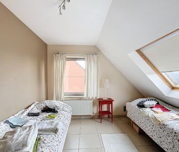 Ruim Duplex Appartement met 3 kamers en 2 staanplaatsen - Foto 1