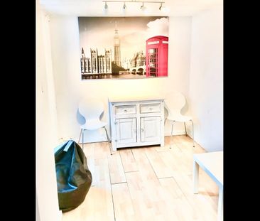 4 Bed Semi-Detached House, Middle Street, SO14 - Photo 1