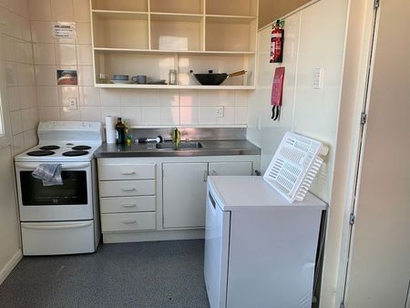 Charming 3BR Newtown Flat for Rent,no lounge - Photo 2