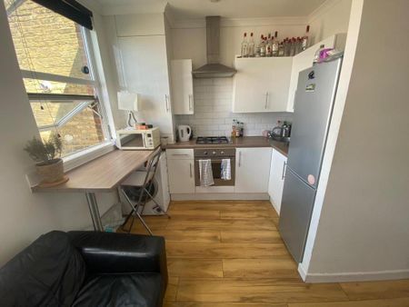 3 bedroom apartment to rent - Photo 4