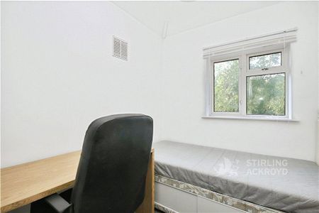 4 bedroom semi-detached house to rent - Photo 2