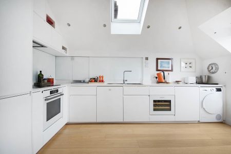 Price £5,350 pcm - Available Now - Furnished - Photo 2