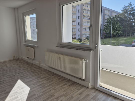 3-Raum-Wohnung mit Balkon im ersten Obergeschoss zu vermieten - Photo 1