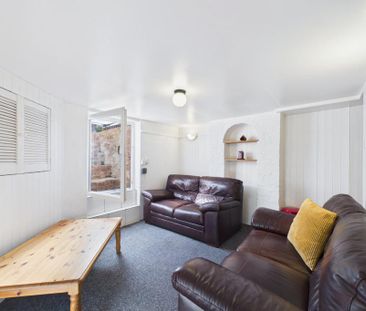 3 bedroom end of terrace house to rent - Photo 1