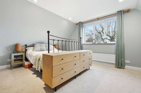 A delightful detached four bedroom family home - Photo 2