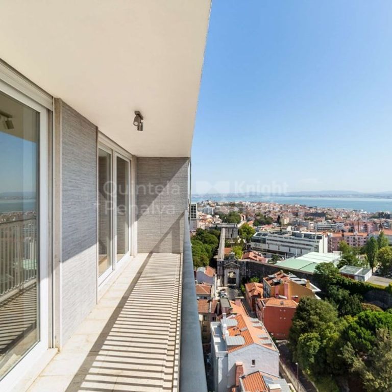 4 room luxury Flat for rent in Lisbon, Portugal - Photo 1