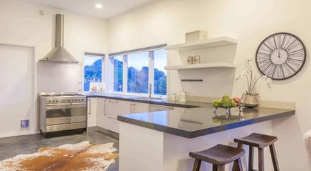 Timeless 3 bedroom bungalow - Three Kings - Photo 3