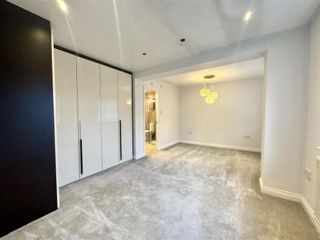 4 bedroom detached house to rent - Photo 5