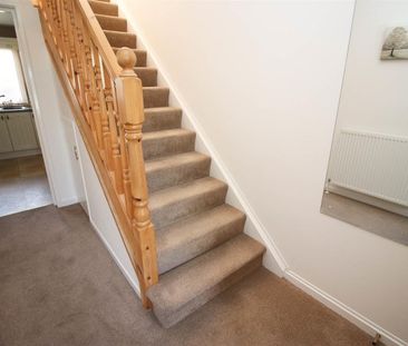 3 Bedroom House - Semi-Detached - Photo 2