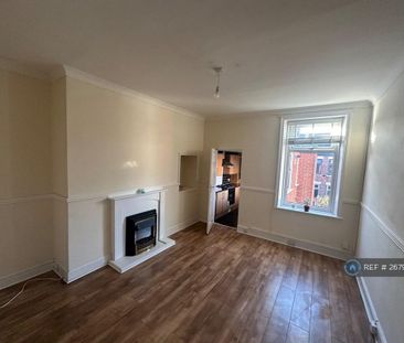 3 bedroom flat to rent - Photo 4