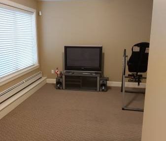 Spacious 1 Bedroom Unit - Photo 2