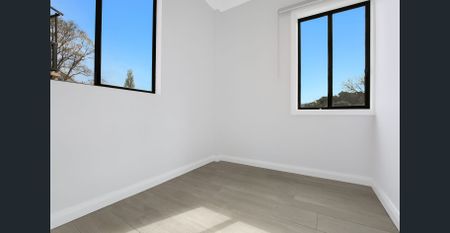 STYLISH FULLY RENOVATED 2 BEDROOM UNIT - WATER, ELECTRICITY AND INTERNET INLCUDED!! - Photo 2