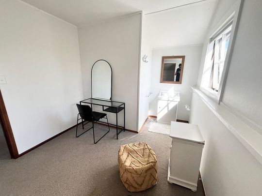 4 Bed Upstairs Villa Conversion - Close to Uni! - Photo 1