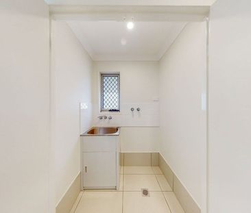 3 Bedroom Townhouse with Pool - Photo 4