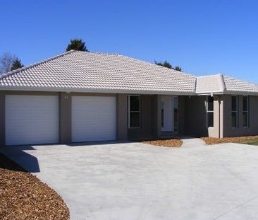 LARGE 4 BEDROOM HOME IN QUIET LOCATION! - Photo 6