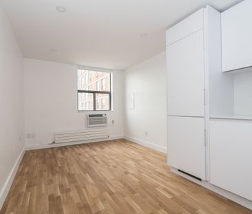 798 Richmond Street West - Photo 1