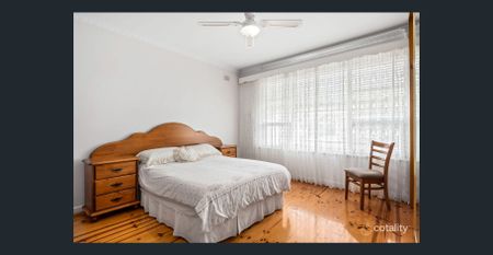 Family Home in the Heart of Cheltenham - Photo 2