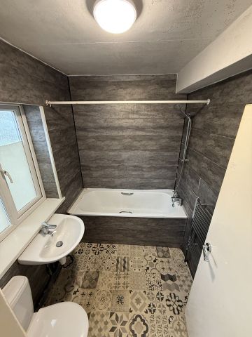 3 Bed Flat, Glenmore Parade, HA0 - Photo 4