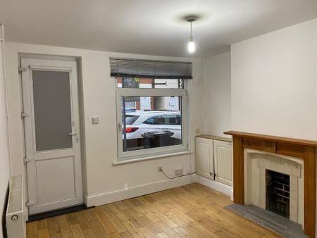 2 bedroom terraced house to rent - Photo 2