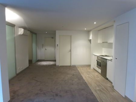 Stylish and Secure Apartment in the Heart of the Bay Street Precinct - Photo 4