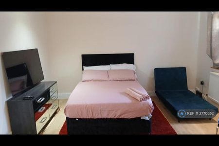 1 bedroom in a house share to rent - Photo 5