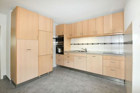 Charming 6.5-room single-family house with veranda, large terrace and garden in a quiet location in Wettingen - Photo 5