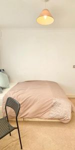 1 bedroom in a flat share to rent - Photo 4